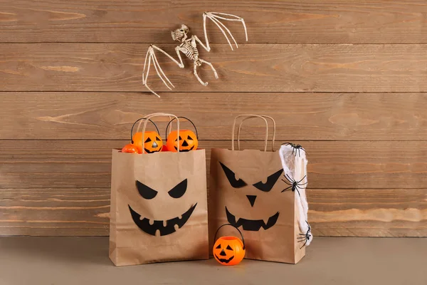 Τσάντα Αγορών Διακόσμηση Για Halloween Στο Τραπέζι — Φωτογραφία Αρχείου