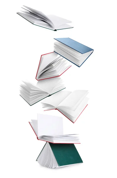 Viele Fliegende Bücher Auf Weißem Hintergrund — Stockfoto