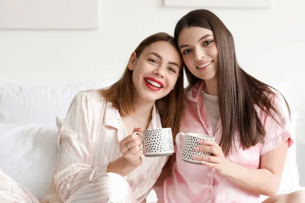 Female Friends Drinking Coffee Bedroom — Stock Photo, Image