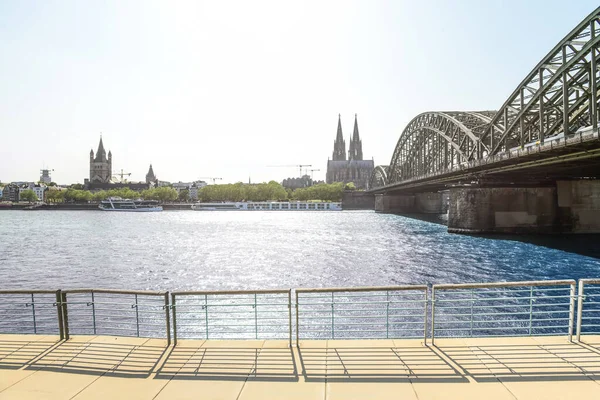 Almanya Daki Hohenzollern Köprüsü Köln Katedrali Manzarası — Stok fotoğraf