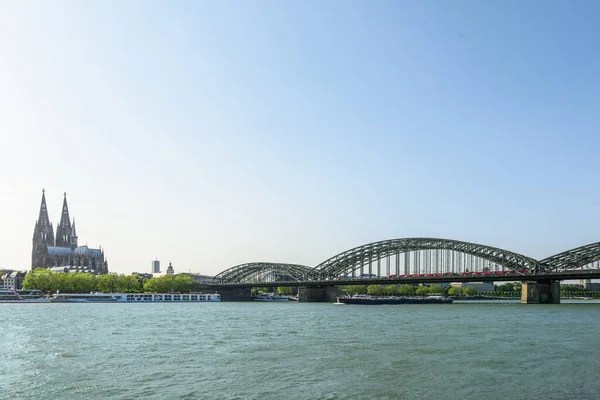 Almanya Daki Hohenzollern Köprüsü Köln Katedrali Manzarası — Stok fotoğraf