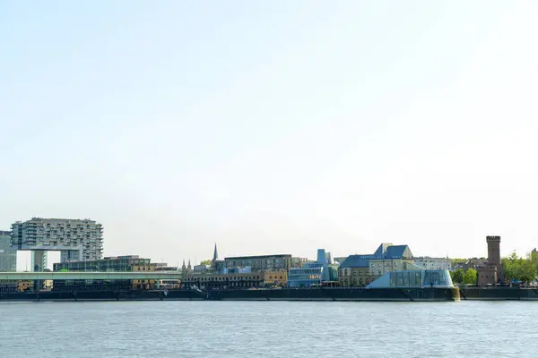 ドイツのライン川と建物の眺め — ストック写真