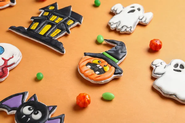 Samenstelling Met Verschillende Smakelijke Koekjes Snoepjes Voor Halloween Viering Beige — Stockfoto