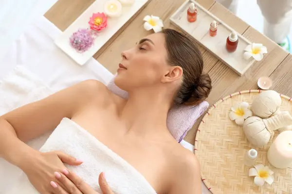 Young Woman Relaxing Spa Salon Top View — Stock Photo, Image