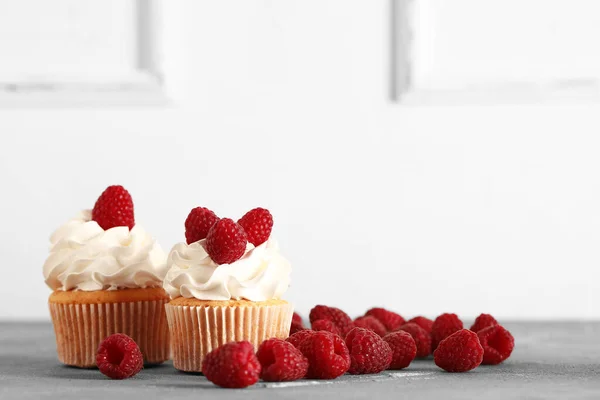 Tasty Raspberry Cupcakes Fresh Berries Table — Stock Photo, Image