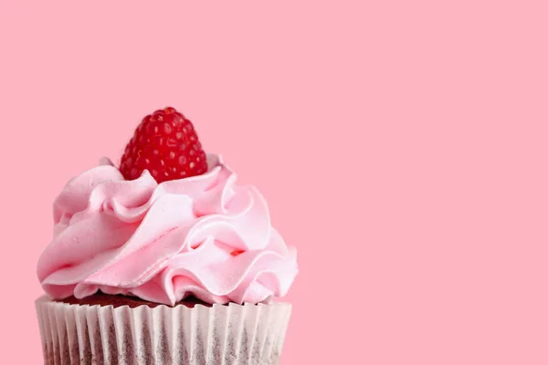 Leckere Himbeer Cupcake Auf Rosa Hintergrund — Stockfoto
