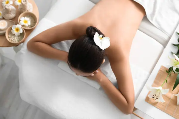 Young Woman Lying Spa Salon Top View — Stock Photo, Image