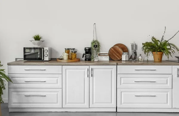Interior Modern Kitchen White Counters Houseplants — Stock Photo, Image