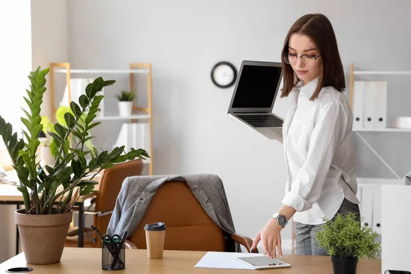 Young Businesswoman Laptop Tablet Computer Working Office — Stock Photo, Image