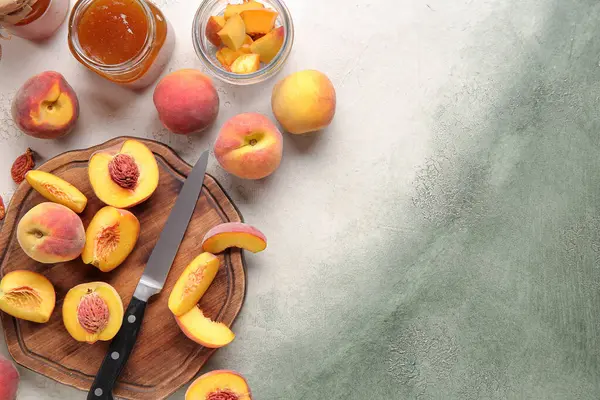 Jars Sweet Peach Jam Fresh Fruits Grunge Background — Stock Photo, Image