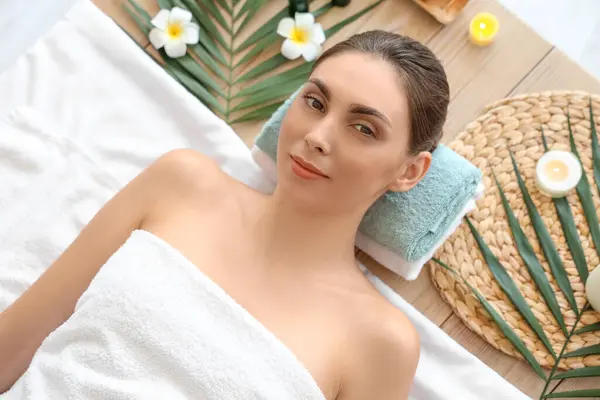 Young Woman Relaxing Spa Salon Top View — Stock Photo, Image