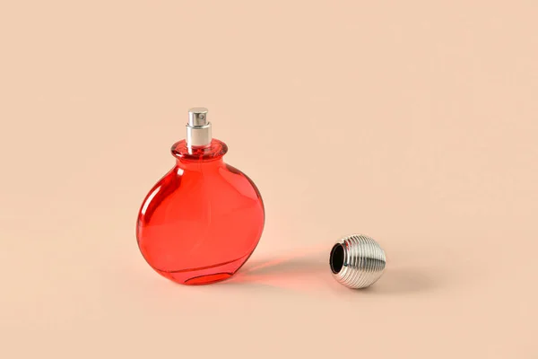 Egy Üveg Luxus Parfüm Bézs Alapon — Stock Fotó