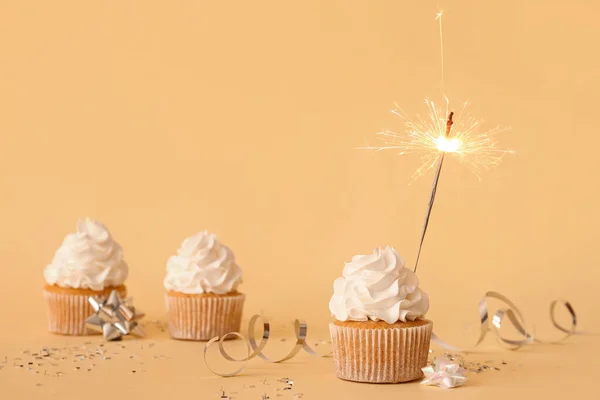 Tasty Birthday Cupcakes Sparkler Decor Orange Background — Stock Photo, Image