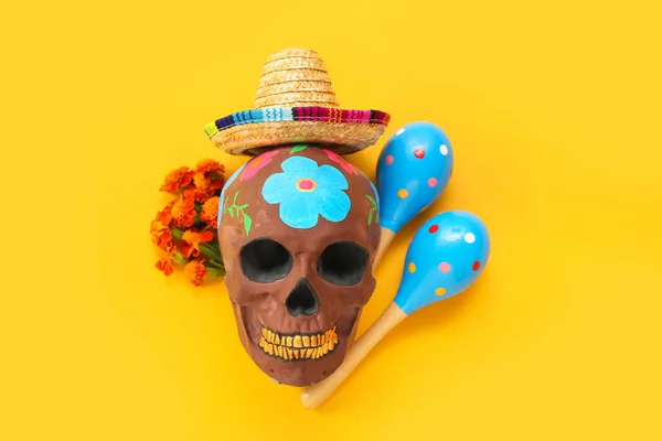 Malowana Ludzka Czaszka Dzień Zmarłych Meksyku Dia Muertos Sombrero Marakasami — Zdjęcie stockowe