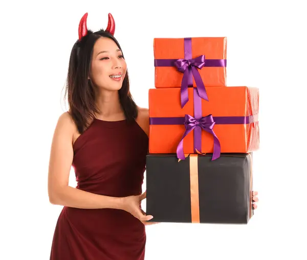 Ung Asiatisk Kvinna Klädd För Halloween Med Gåvor Vit Bakgrund — Stockfoto