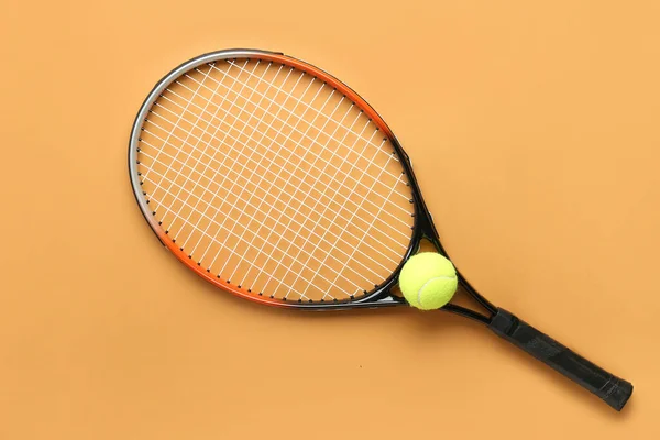 Tennis Racket Med Boll Färg Bakgrund — Stockfoto