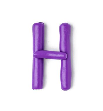 H harfi beyaz arkaplanda hamur oynamaktan yapılmıştır