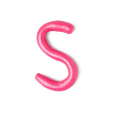 S harfi beyaz arkaplanda hamur oynamaktan yapılmıştır