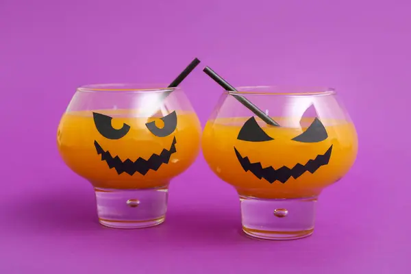 Glasses Delicious Orange Cocktail Halloween Purple Background Closeup — Stock Photo, Image