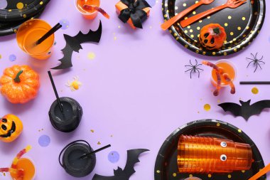 Cadılar Bayramı partisinin eflatun arkaplanından yapılmış çerçeve