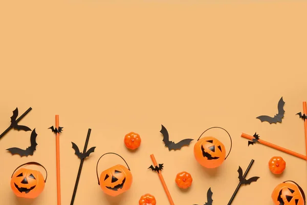 Composizione Con Bellissime Decorazioni Halloween Cannucce Bere Sfondo Colori — Foto Stock