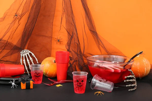 Composición Fiesta Halloween Con Ponche Calabazas Decoración Mesa Negra — Foto de Stock