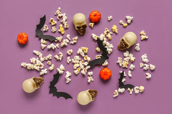 Skladba Chutným Popcornem Lebek Papírových Netopýrů Dýní Pro Halloweenské Oslavy — Stock fotografie