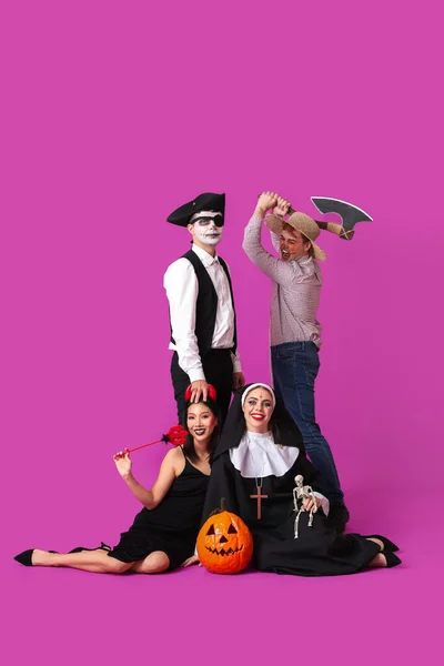 Группа Друзей Костюмах Хэллоуина Цветном Фоне — стоковое фото