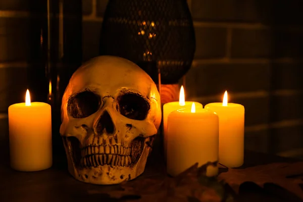 Human Skull Burning Candles Mantelpiece Dark Room Closeup — Stock Photo, Image