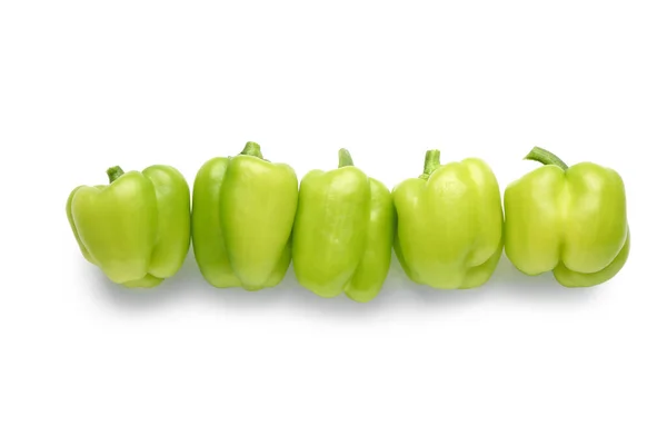 Πράσινες Πιπεριές Λευκό Φόντο — Φωτογραφία Αρχείου