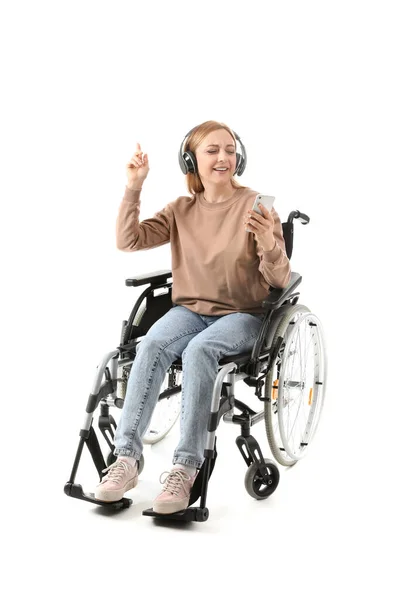 Mulher Madura Feliz Com Fones Ouvido Telefone Celular Cadeira Rodas — Fotografia de Stock
