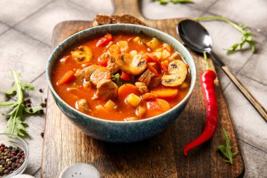 Gri fayanslı lezzetli sığır güveci