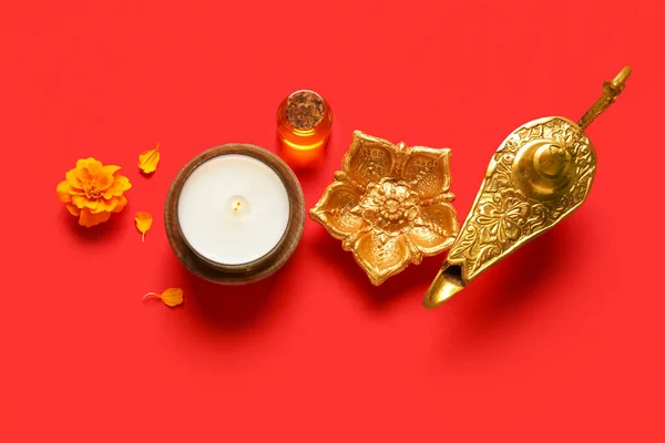 Diya Lampen Mit Kerze Ringelblume Und Aromaöl Auf Rotem Hintergrund — Stockfoto