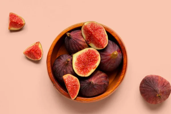 Bowl Fresh Juicy Cut Figs Pale Pink Background — Stock Photo, Image