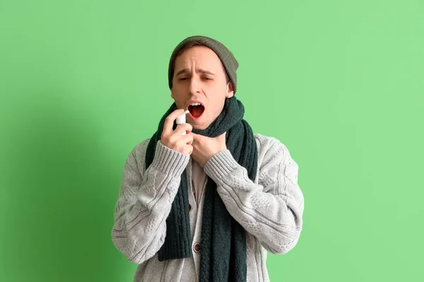 Ill Young Man Spray Sore Throat Green Background — Stock Photo, Image