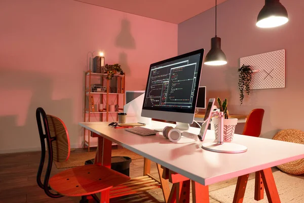 Programmer Workplace Devices Interior Dark Office — Stock Photo, Image