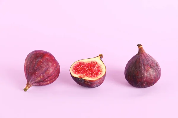 Fresh Juicy Cut Figs Lilac Background — Stock Photo, Image