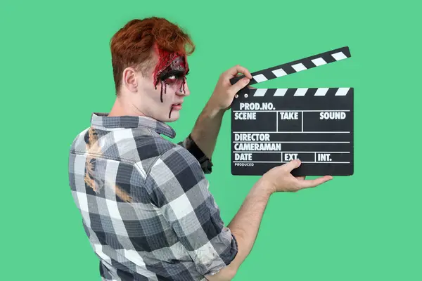 Jeune Homme Habillé Pour Halloween Comme Zombie Avec Claquement Film — Photo