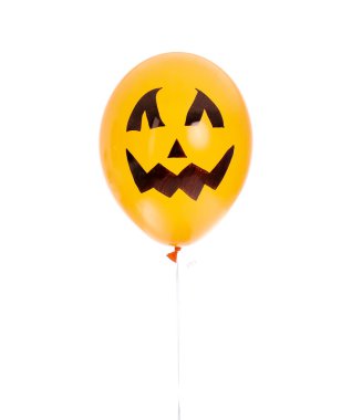 Beyaz arkaplanda turuncu Cadılar Bayramı balonu