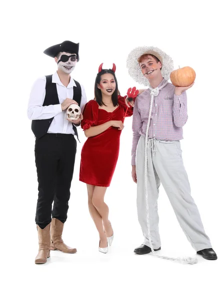 Jóvenes Amigos Disfraces Para Fiesta Halloween Sobre Fondo Blanco — Foto de Stock