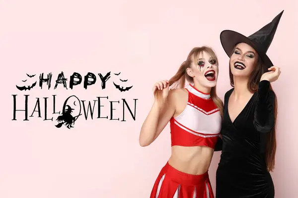 Pembe Arka Planda Cadılar Bayramı Kostümlü Genç Kadınlar — Stok fotoğraf