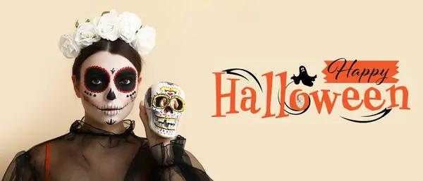 Jonge Vrouw Halloween Kostuum Met Geschilderde Schedel Beige Achtergrond — Stockfoto
