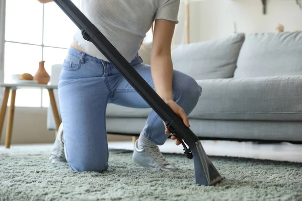 Young Woman Vacuuming Carpet Home — ストック写真