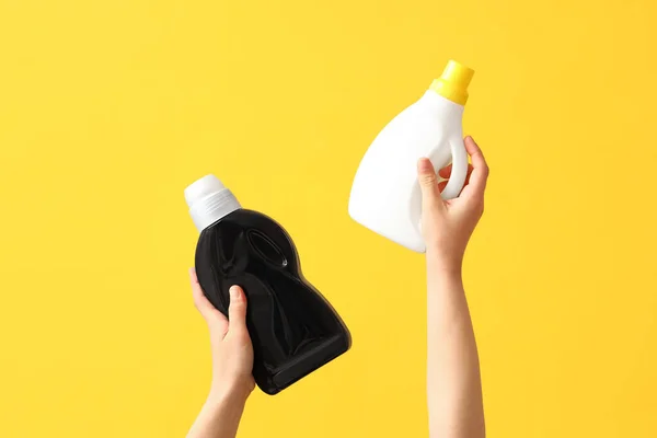 Woman Bottles Detergent Yellow Background — Stock Photo, Image