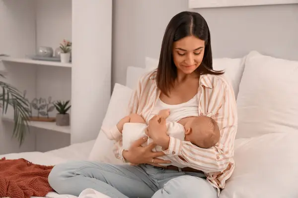 Young Woman Breastfeeding Her Baby Bedroom — Stock Photo, Image