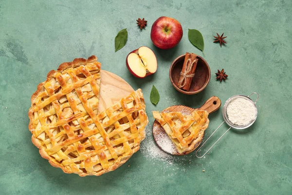 Смачний Яблучний Пиріг Зеленому Фоні — стокове фото