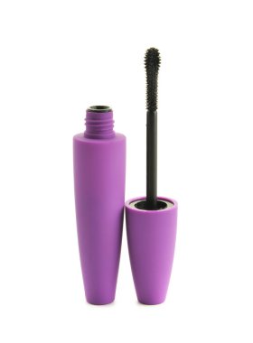 Beyaz arkaplanda izole edilmiş açık mor rimel