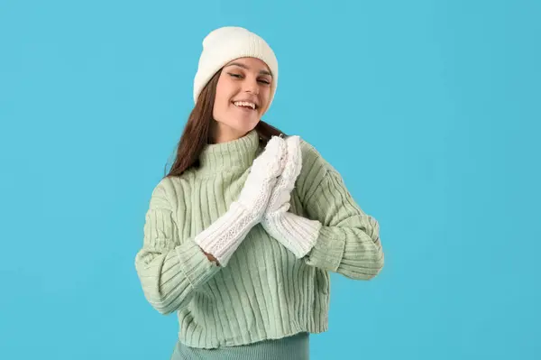 Young Woman Winter Clothes Blue Background — Photo