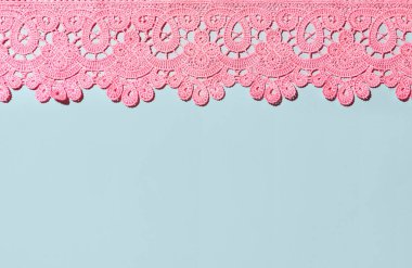 Mavi arka planda güzel mercan danteli