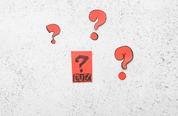 Paper Quiz Card Question Marks Grunge White Background — Stock Photo, Image